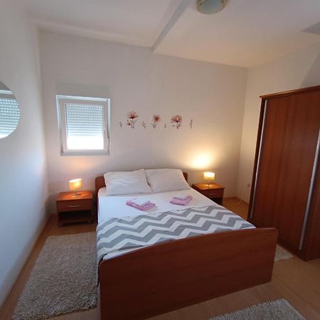 Apartman Lea Sukošan Exterior foto